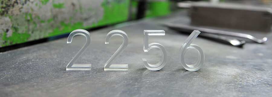 ゴムで作った2256