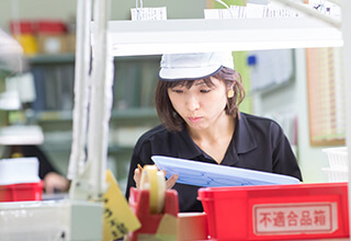 作業中のスタッフ